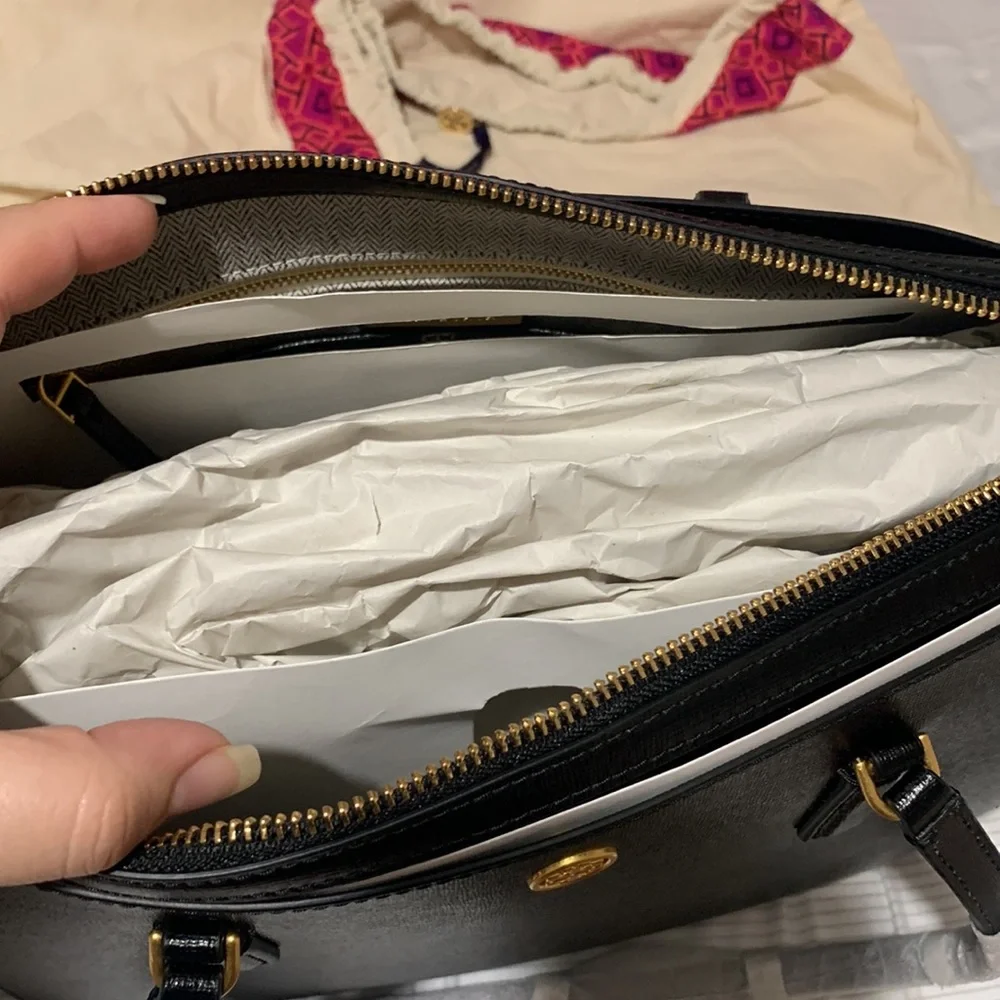 New Tory Burch small Robinson Tote - Picture 8 of 9